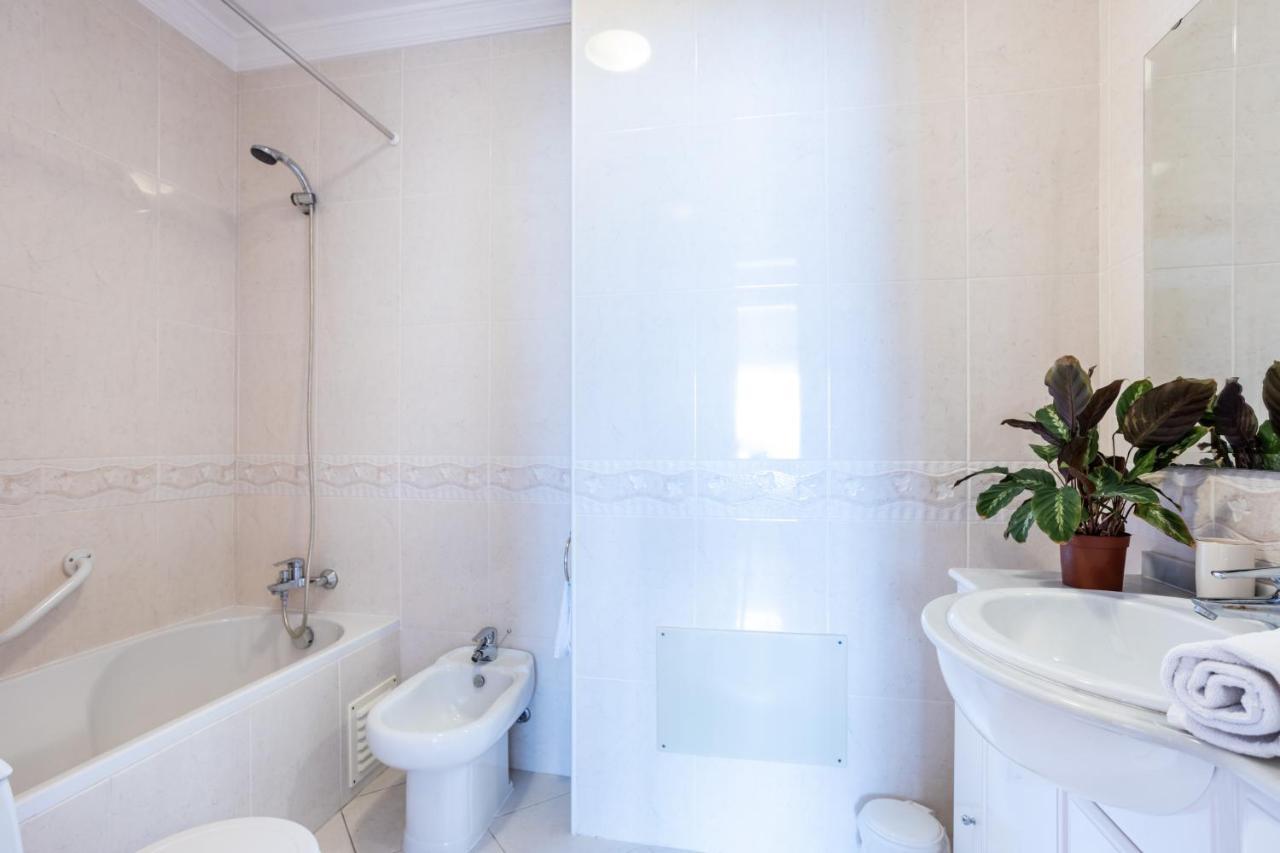 Top Floor Apartment With Great Views! Albufeira Bagian luar foto